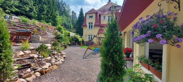 Ubytovani V Soukromi - Apartman Meran 乌帕河畔斯沃博达 外观 照片
