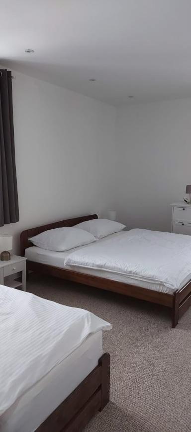 Ubytovani V Soukromi - Apartman Meran 乌帕河畔斯沃博达 外观 照片