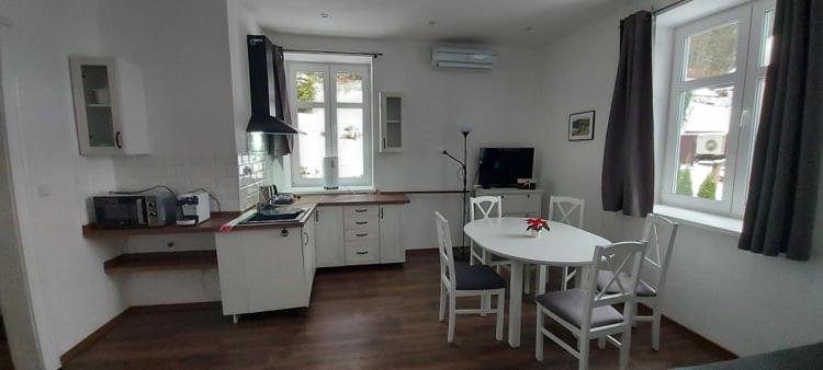Ubytovani V Soukromi - Apartman Meran 乌帕河畔斯沃博达 外观 照片